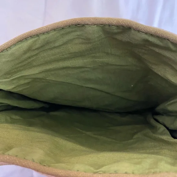 Vintage Embroidered Crossbody Bag with Child Design - Picture 7 of 7